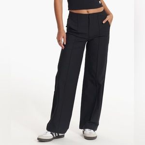Vuori Womens Meta Wideleg - Short
$128
Women's VersaLife™ Pant